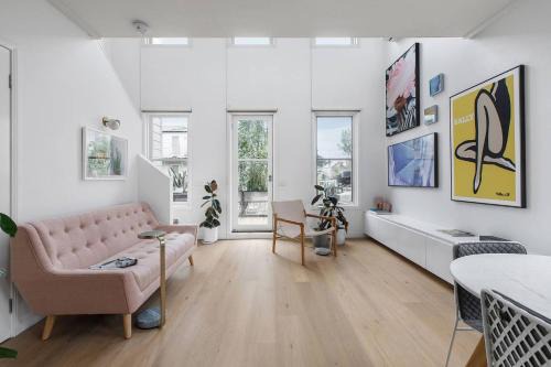 Kensington Apartment | Discover 'The Loft': A Chic City-Center Retreat with Balcony