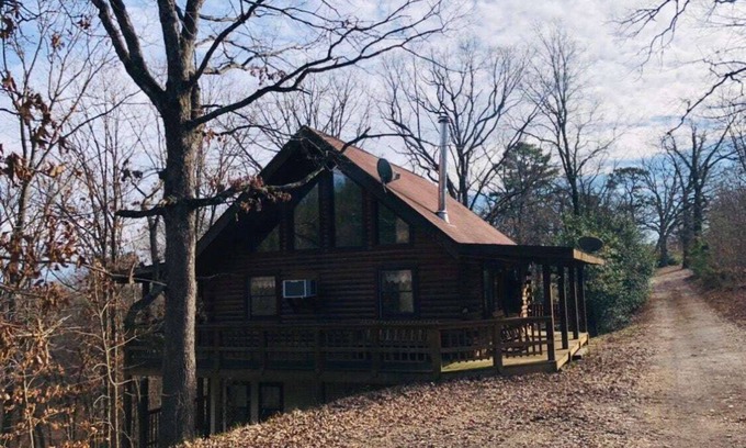 Eureka Springs Cabin | Unforgettable Stay at The Loft: 2BR Cabins with Hot Tub