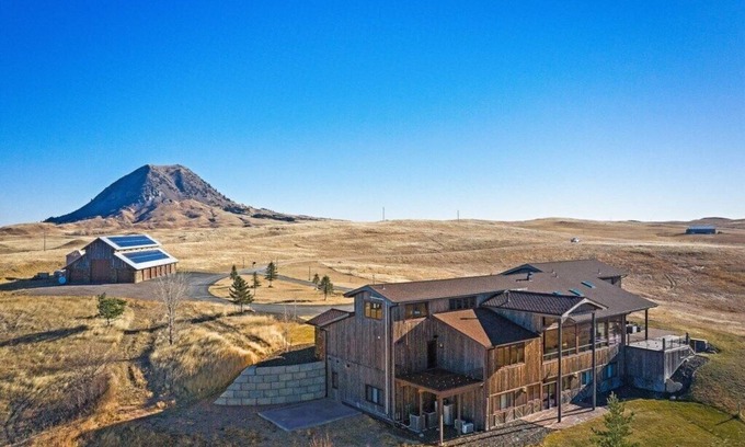 Sturgis Apartment | Experience The Loft at Raz Hideaway: Top-Rated Mountain Retreat