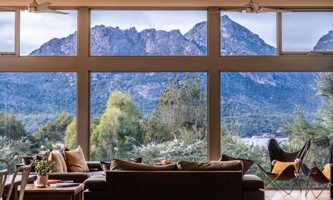 Coles Bay House | Discover The Loft: Family-Friendly with Top Amenities
