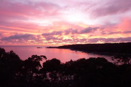 Binalong Bay Apartment | Discover THE LOFT @ Bay of Fires Seascape with Ocean Views