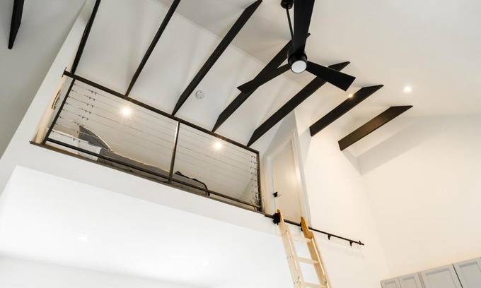 Olde Towne East Apartment | Top-Rated Retreat: The Loft @ Columbus Center Awaits You