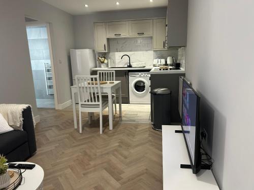 Merthyr Tydfil Apartment | Cozy The Loft: Family-Friendly with Breakfast Included
