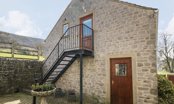Bradwell Apartment | Top-Rated The Loft in Bradwell with Pool & Breakfast