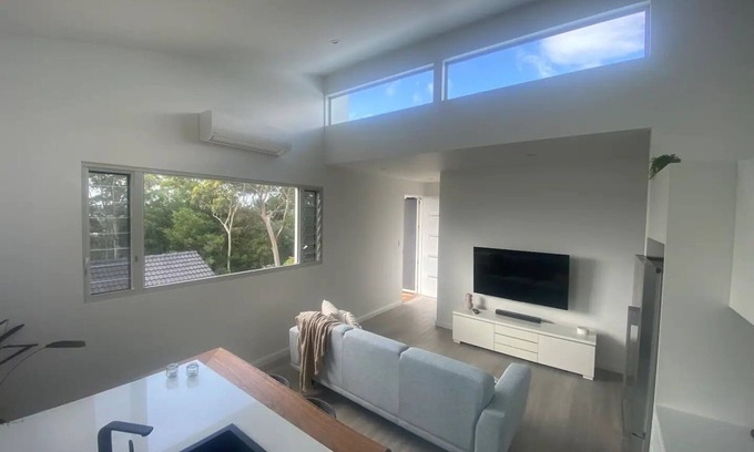 Merewether Heights House | Experience The Loft @ Merewether Heights: Oceanfront Escape