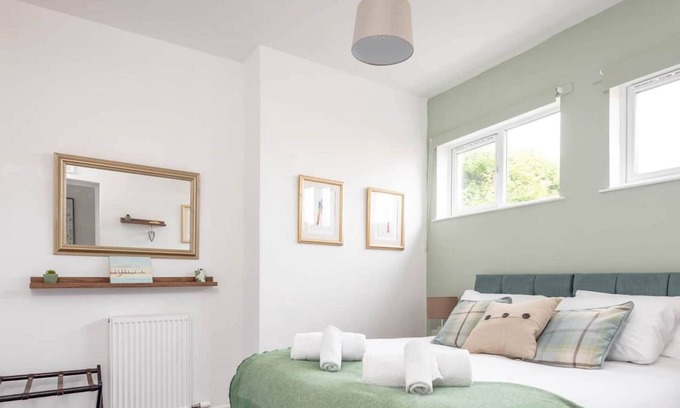 Crail Apartment | Cozy Loft on the Lane - Perfect for Families & Groups