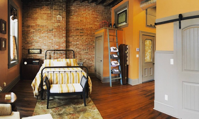 Petersburg Apartment | Discover The Loft on the Square: Pet-Friendly Getaway