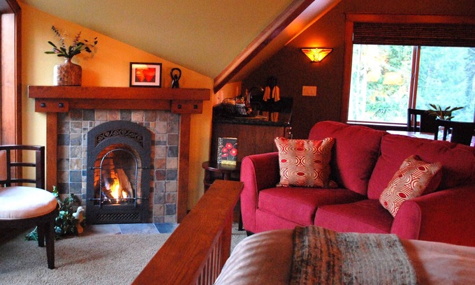 Sequim Apartment | Experience Romance at THE LOFT with Mountain & Ocean Views