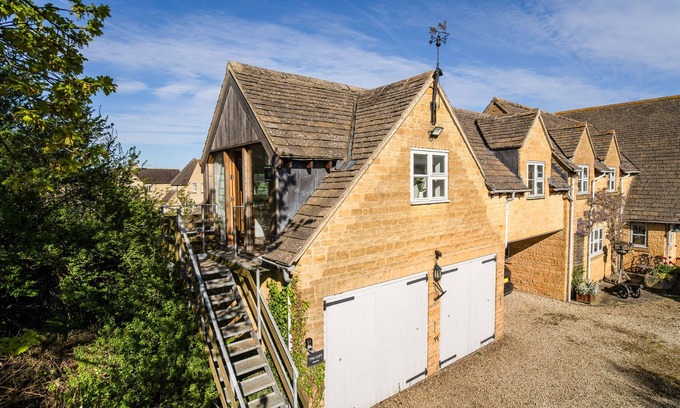 Chipping Campden Cottage | Explore Cotswolds from The Loft with Delicious Breakfast