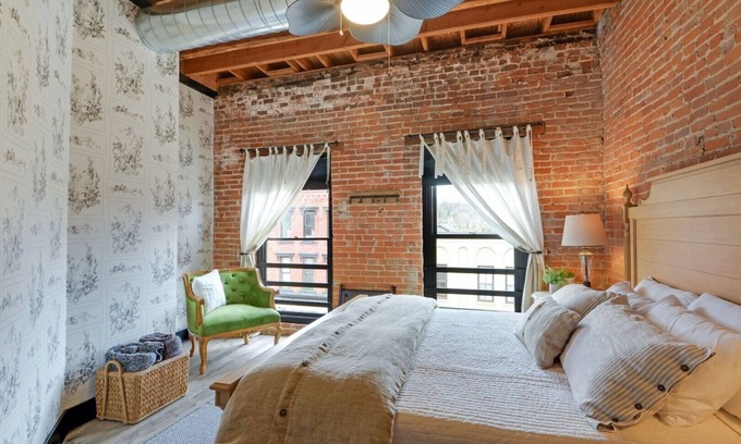 Galena House | Elle & Beck's Loft Suite: Perfect for Families with Spa Access