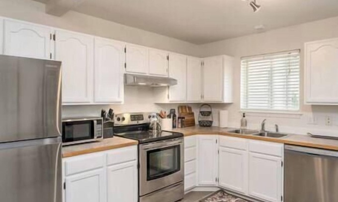 Post Falls Apartment | Discover The Lofthouse on Lilac Court with Kitchen & Breakfast