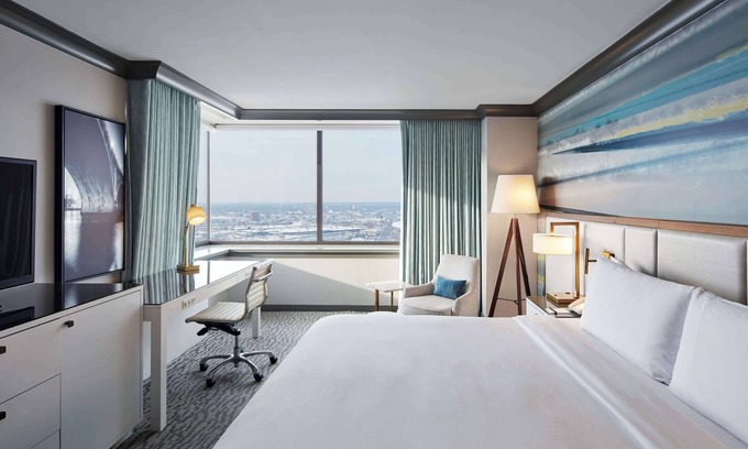 Downtown Minneapolis Hotel | Top-Rated Lofton Hotel with Spa & Family-Friendly Amenities