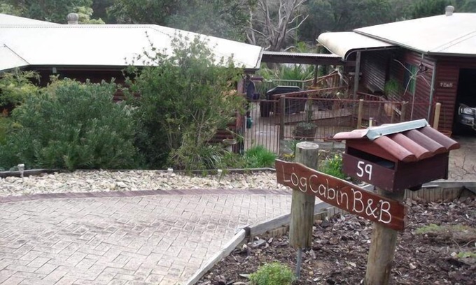 Pemberton Bed & Breakfast | Exquisite Getaway at The Log Cabin - Red Robin