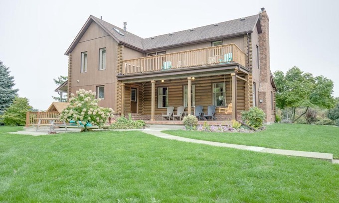 Kingsville House | Child-Friendly Getaway at The Log House - Trillium Woodlands