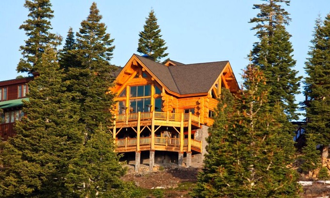 Truckee House | Experience The LOG HOUSE: A 9.8 Rated Retreat in Truckee