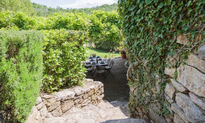Pieve a Presciano Apartment | Discover THE LOGGES: Family-Friendly Stay on Strada dei Sogni Verde