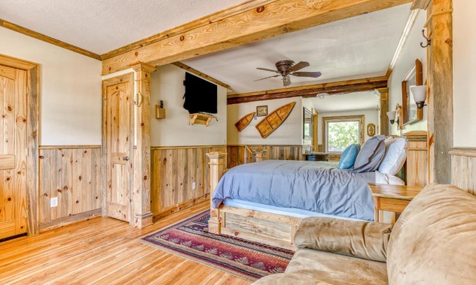 White Salmon House | Family-Friendly Retreat at The Logs White Salmon