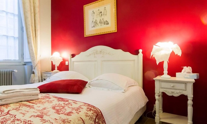 Old Town Apartment | Discover The Loisy: Perfect Stay with Spa in Dijon
