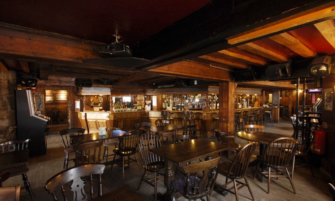 Chysauster Hotel | Discover The Longboat Inn: Family-Friendly with Dining Options