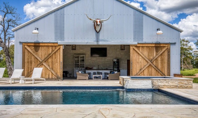 Round Top House | The Longhorn: Luxurious Texas Getaway in Round Top