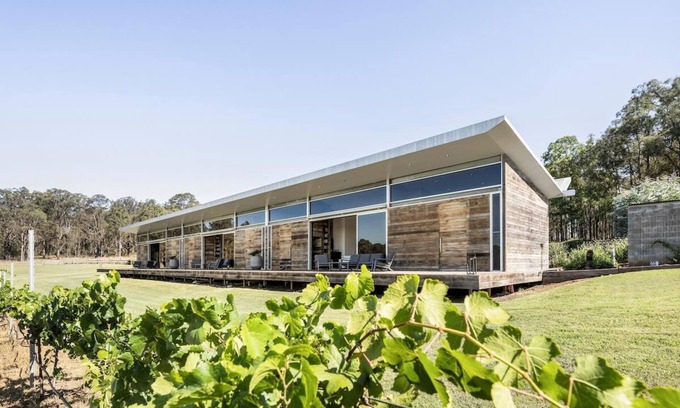 Pokolbin Apartment | Guest Rated: 10/10 at The Longhouse - Vineyard Views Await