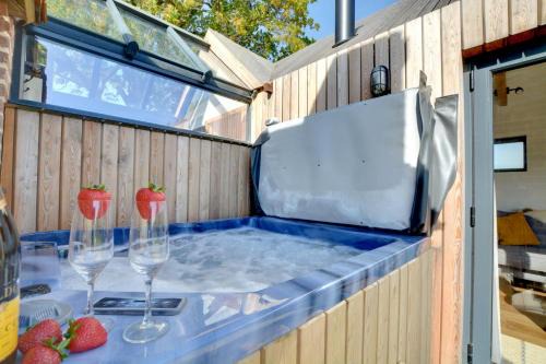 Stone in Oxney House | Experience The Lookers Legacy: Family and Pet-Friendly Retreat