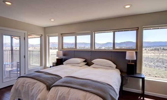 Hatch House | Experience The Lookout at Sevier River - 4-Star Family Retreat