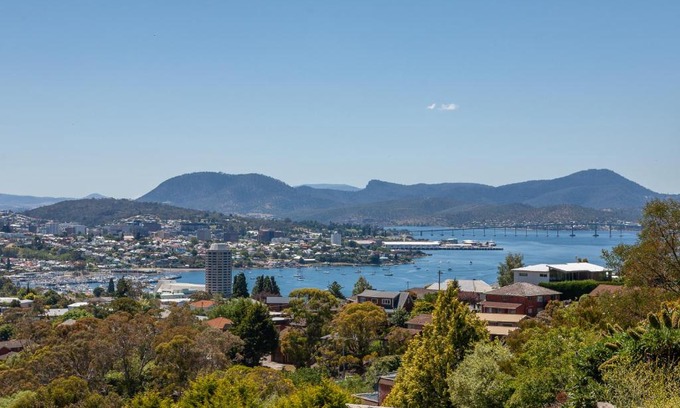 Sandy Bay Apartment | Discover The Lookout: Pet-Friendly Gem with Top Ratings