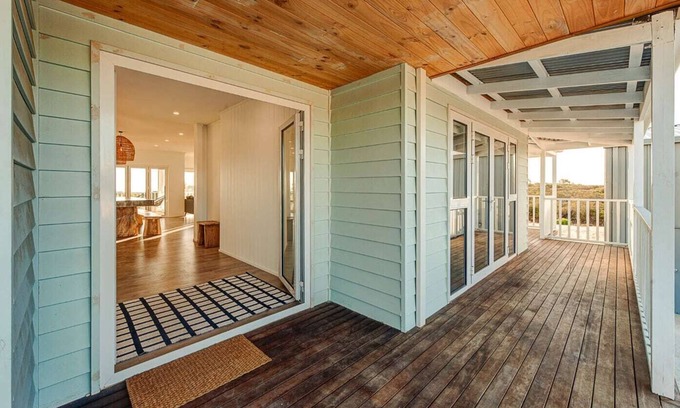 Karakin House | Oceanfront Comfort at The Lookout with Stunning Views