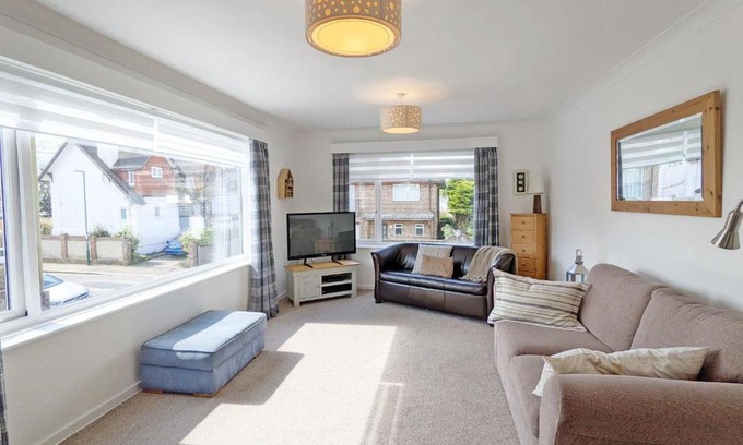 Bognor Regis House | Inviting The Lookout - Bognor Regis: Pet-Friendly Retreat