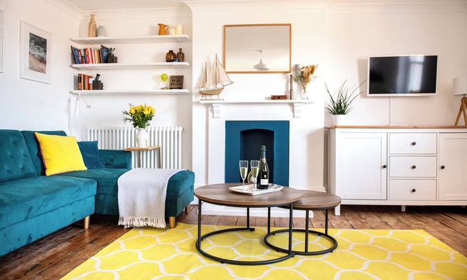 Broadstairs Apartment | Bright Beachfront 3-Bedroom Apt with Ocean Views & Pet Friendly