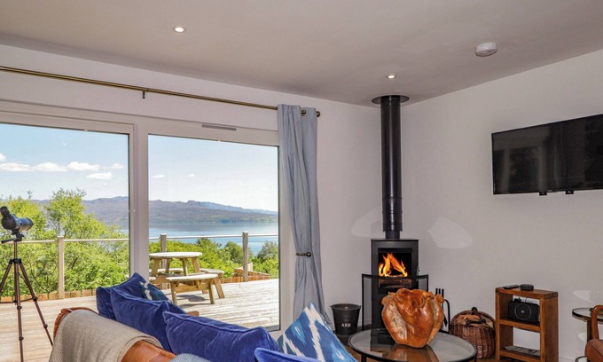 Breakish Cottage | Pet-Friendly Oceanfront Getaway at The Lookout, Broadford