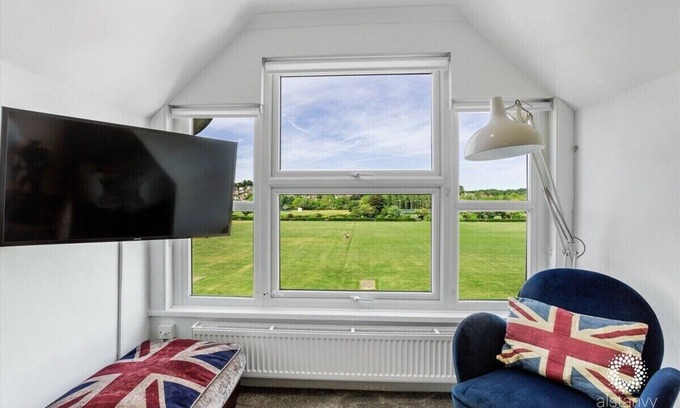 Hythe Apartment | Ocean View Retreat - Steps from the Beach Awaits You