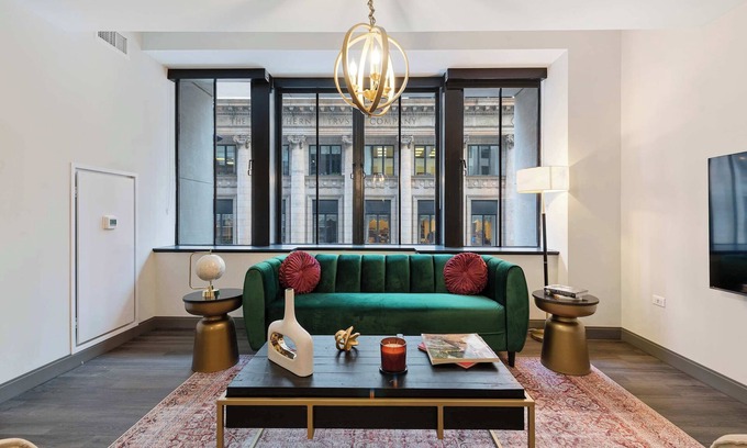 Downtown Chicago Apartment | Relax at Cloud9: Gym, Pool & Basketball Court Awaits