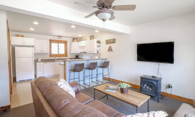 Grand Lake Apartment | Unforgettable Summer Escape at the Loose Moose #4