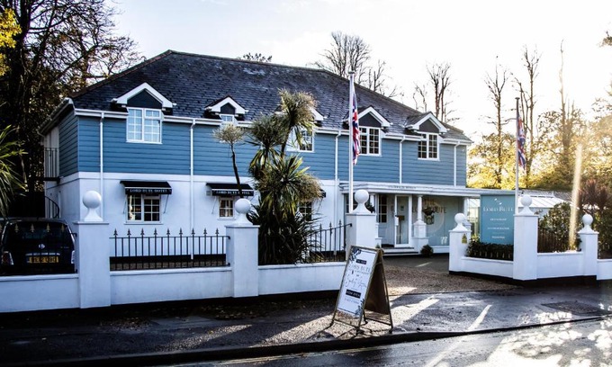 Highcliffe-on-Sea Hotel | Elegant Stay at The Lord Bute with Top-Rated Dining