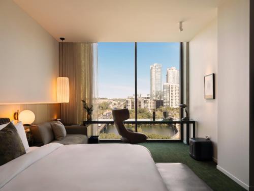 Zilker Hotel | Elegant The Loren at Lady Bird Lake with Spa & Pool Access