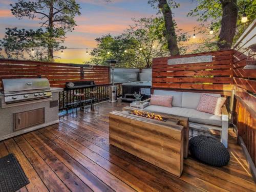 Sugarloaf Apartment | Cozy Retreat at The Love Shack Big Bear - Pet Friendly & Spa