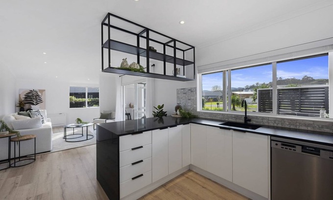 Matakana House | Cozy Getaway at The Love Shack - Matakana Holiday Home