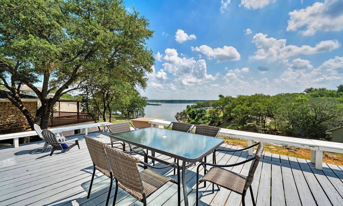 Belton House | Experience The Lovely Lakehouse at Scenic Lake Belton
