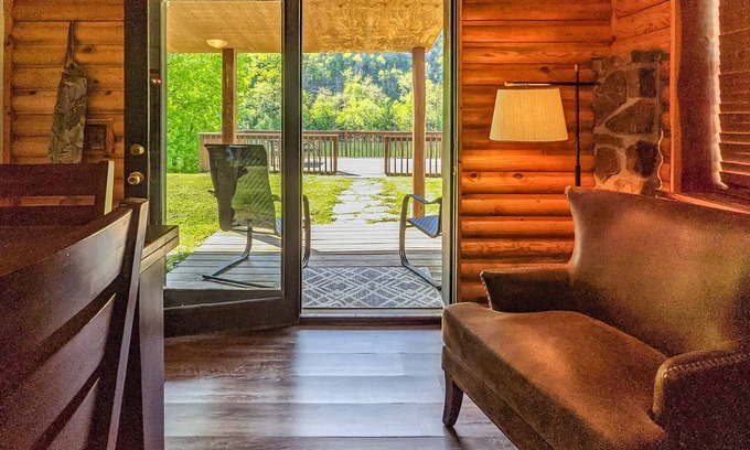 Mountain View House | Pets Welcome at The Lower Deck on Riverview - Guest Rated 9.8