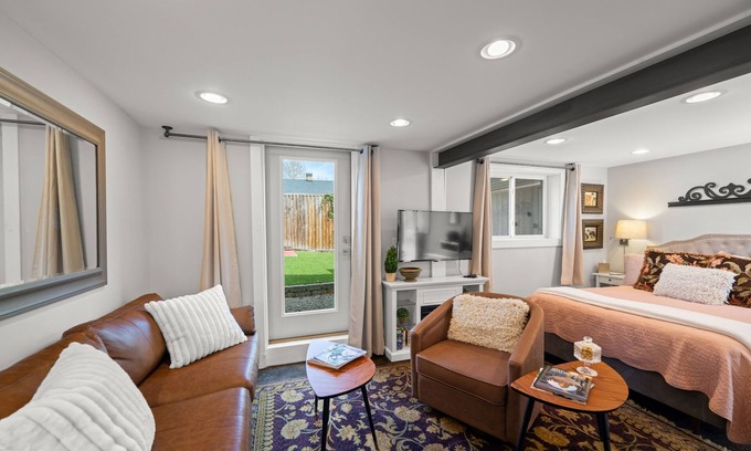 Weaverville Apartment | Pet-Friendly Lower Georgia Peach Studio with Spa Amenities
