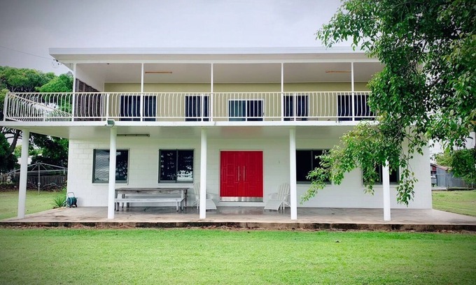 Lucinda House | Seaside Retreat - Spacious House with Scenic Ocean Views