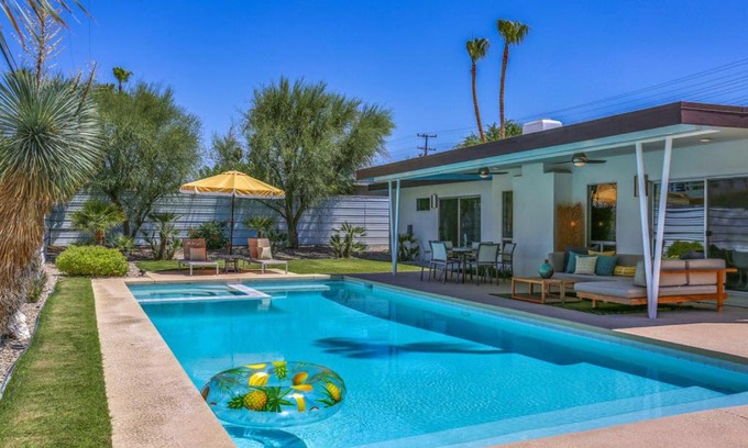 Sunmor House | Experience The Lucky Palm: 4-Star Family-Friendly Retreat