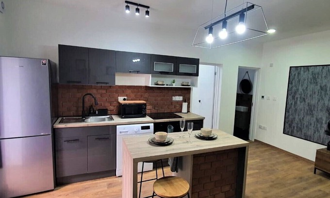 Mansfield Apartment | The Luxe - Elegant apartment in central Mansfield