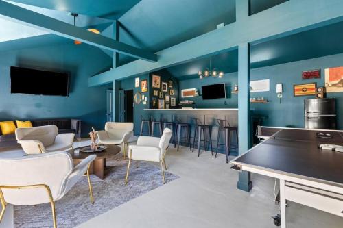 Georgetown House | The Luxe Hot Tub Private Bar 12 Min to Horse Park