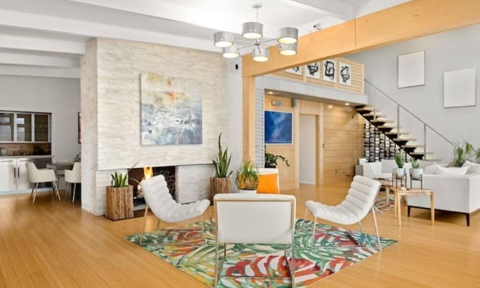 Peoria House | Experience The LUXE Of Peoria: Unbelievable Pool & Amenities