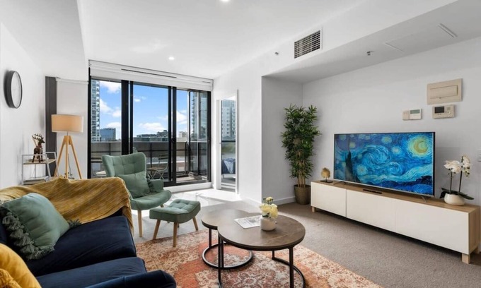 Adelaide Central Business District Apartment | Stylish City Central Hotel with Pool, Gym & WiFi Amenities