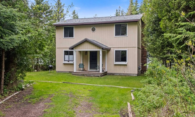 Mackinaw City Cottage | Scenic Lakefront Retreat, Steps from the Ferry