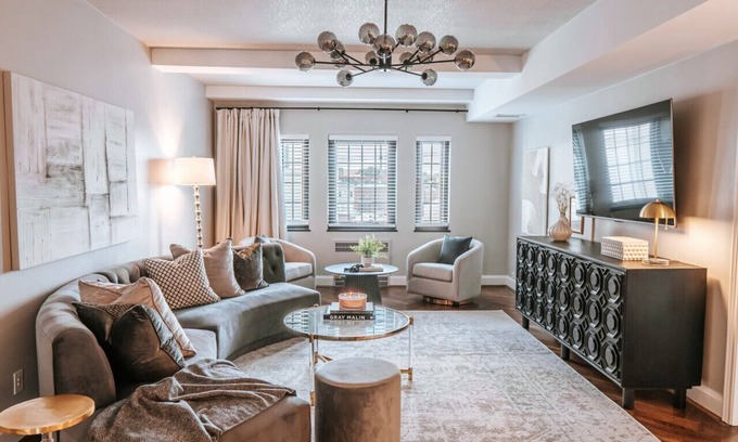 Hyde Park Apartment | Guest Rated 10/10: The Madison in Hyde Park Awaits You